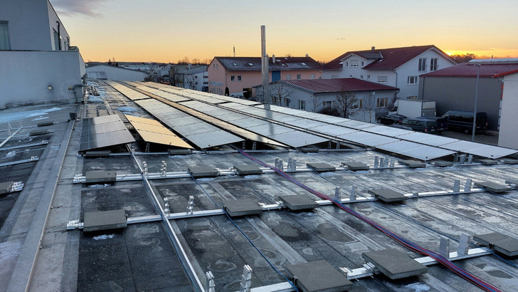 Sollten, aber müssen nicht: Den Bauherren in Bayern ist der Bau einer Solaranlage vor allem angeraten. Die Münchner Kindl Brauerei hat sich längst dafür entschieden – aus wirtschaftlichen Gründen. Die alte Anlage wurde nach einem Hagelschaden sogar komplett erneuert.