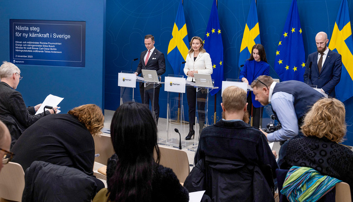 2. November: Klimaministerin Romina Pourmokhtari (2.rechts) bekennt sich zur Atomkraft.