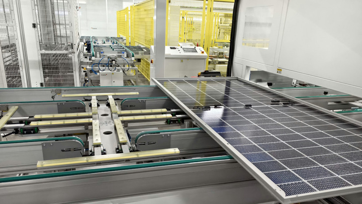 Die Produktion im neuen Werk von Aiko läuft vollautomatisch.