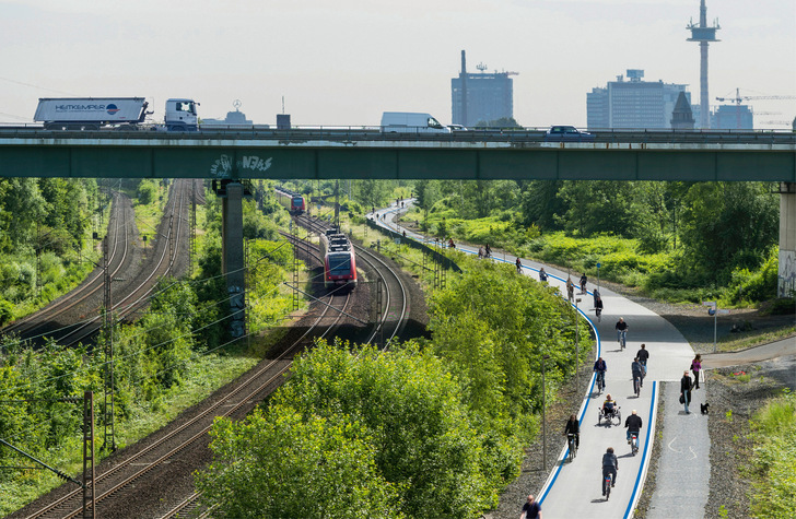 Vorbildlich, aber nicht in Berlin: Der Radschnellweg Mühlheim - Essen.