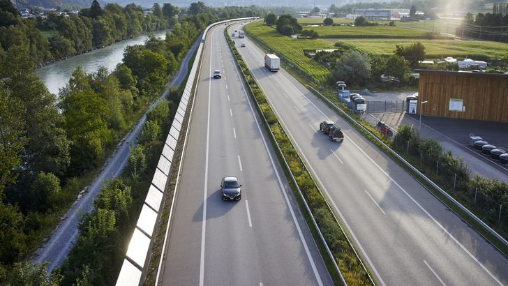 Symbolbild für die gut eingespurte Energiewende: Nun soll der deutsche Windenergieweg erfolgreich ins Jahr 2030 führen. 