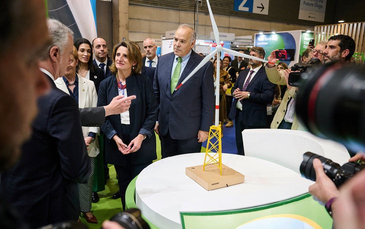 Auf der Wind Europe gibt es reichlich Austausch an den Messeständen.