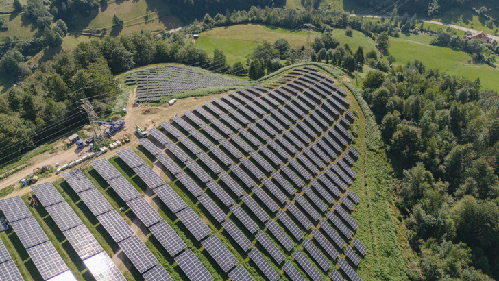 Die Neigung der Anlage ist zwischen 20 und 40 Prozent: eine echte Herausforderung beim Bau.