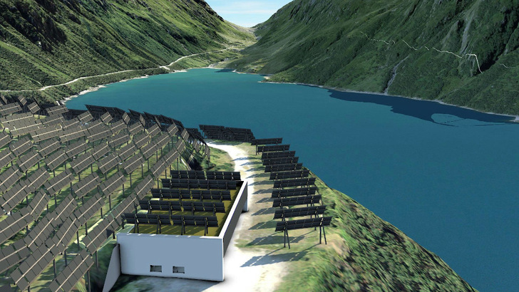 Die alpine Solaranlage entsteht direkt am Ufer des Nalp-Stausees. - © Axpo