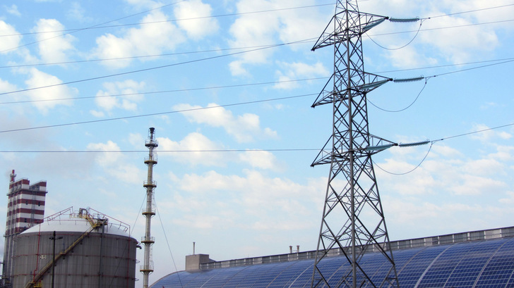 In Zukunft müssen die großen Photovoltaikanlagen in Deutschland auch am Redispatch teilnehmen, Stromwende soll hierzulande weiterhin grün sein. Doch in Verkehr und Wärmeversorgung sind die Aussichten weniger klar … - © Energie AG