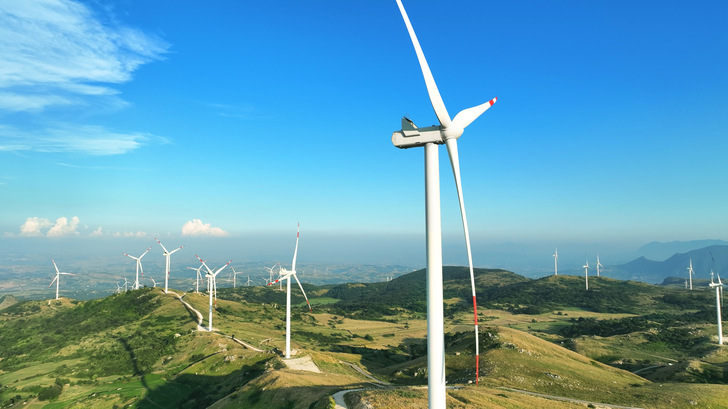 2020 in Betrieb genommener 57-Megawatt-Windpark Morcone bei Neapel mit 19 Vestas-Anlagen von RWE - © RWE