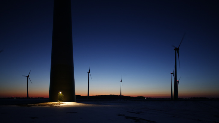 Gleich geht das Licht aus: BNK sorgt für dunkle Nächste am Windpark. - © BWE/Jens Meier