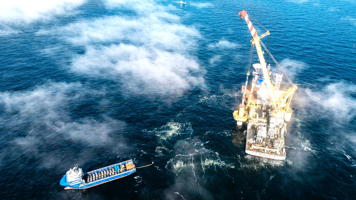 Baustelle auf dem Meer: Der Offshore-Windpark Thor entsteht. - © RWE
