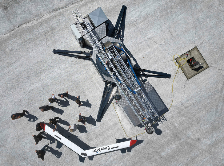 Der Kite besteht mittlerweile aus acht Schalenteilen, die eine robuste Struktur ergeben.