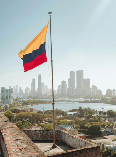 Kolumbianische Seestadt Cartagena – entlang der nach Nordosten weiterführenden Küste liegen windreiche Offshore-Windpark-Potenzialgebiete des Landes.