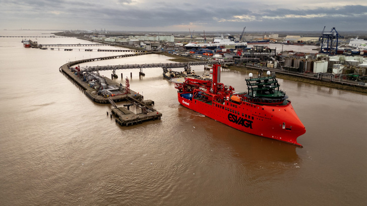 Humber-Hafen Immingham mit Windpark-Service-Schiff