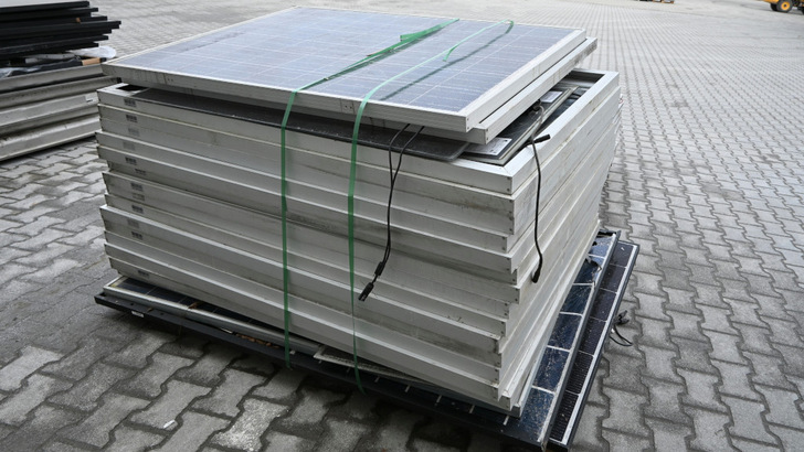 Der Berg an ausgedienten Solarmodulen wächst. In Zukunft werden mehr Recyclingkapazitäten notwendig sein.