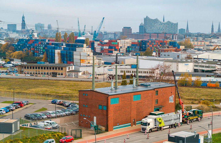 Investition in die Energieversorgung des Hafens: Stromnetz Hamburg modernisiert und erweitert sein Umspannwerk Kuhwerder mit klimaneutraler Schalttechnik von Siemens, 2022.