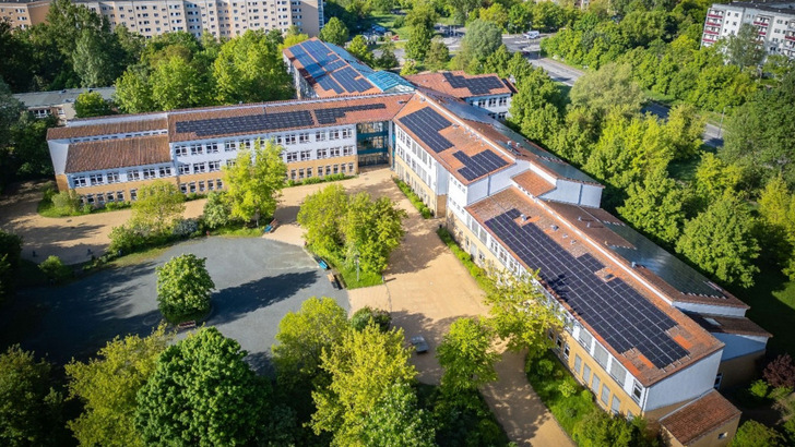 Anders als bei den bisherigen Projekten entstand die neue Anlage in Berlin-Marzahn auf einem Schrägdach.