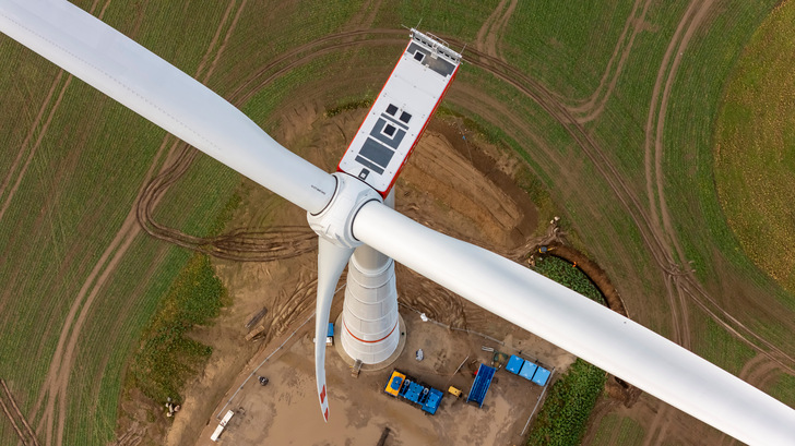 N175 mit 6,8 Megawatt, zweiter Prototyp des Modells, Ende Januar 2025 fertig errichtet am Standort Santow in Mecklenburg-Vorpommern auf dem erstem eigenentwickelten Hybridturm mit 179 Meter Nabenhöhe. Der erste Prototyp ist seit Sommer 2024 in Schleswig-Holstein am Netz.