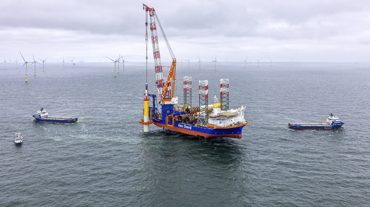 Bau des Offshore-Windparks Nordseecluster A von RWE und dem Fonds Norges Bank Investment Management.