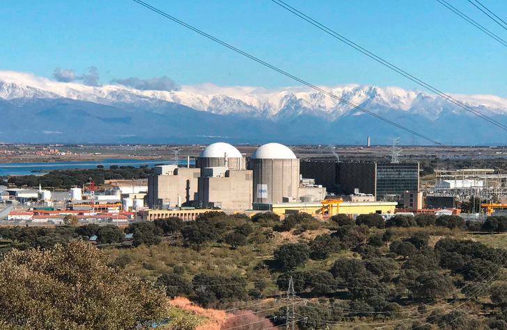 Almaraz I und II: Eigentlich sollte 2027 Meiler 1 den Atomkraftausstieg einleiten. Nun die Verlängerung gegen Erdgas-„Preisschocks“, wobei Spanien massiv Photovoltaik und Strombatterien zubaut.