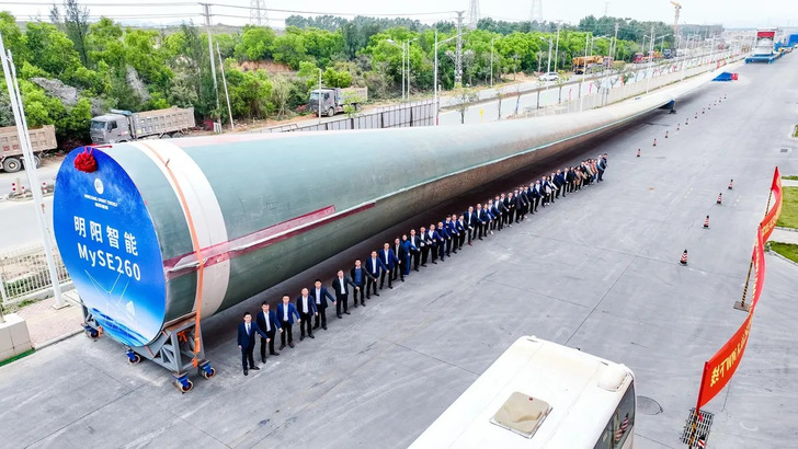 123 Meter langes Vorgängerrotorblatt bei Ming Yang: für den neuen Rotordurchmesser im Meereswindpark Fanshi und dessen 18-Megawatt-Windturbinen mit 292 Meter Rotordurchmesser kommen Blätter der Länge 143 Meter zum Einsatz (Neuer Blatttyp: “MySE292“) .