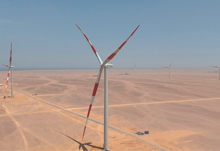 Windpark mit 500 Megawatt (MW) bei Ras Ghareb,  Ägypten, 2025. Projektierer und wohl Investor: Amea Power aus Dubai. Noch 2024 nahm Amea Power ein 500-MW-Solarfeld im Land in Betrieb.