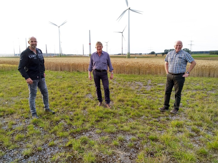 Die Chefplaner der beiden Windparkgesellschaften (von links): Die Landwirte Christoph Luis, Michael Flocke und Josef Dreps.