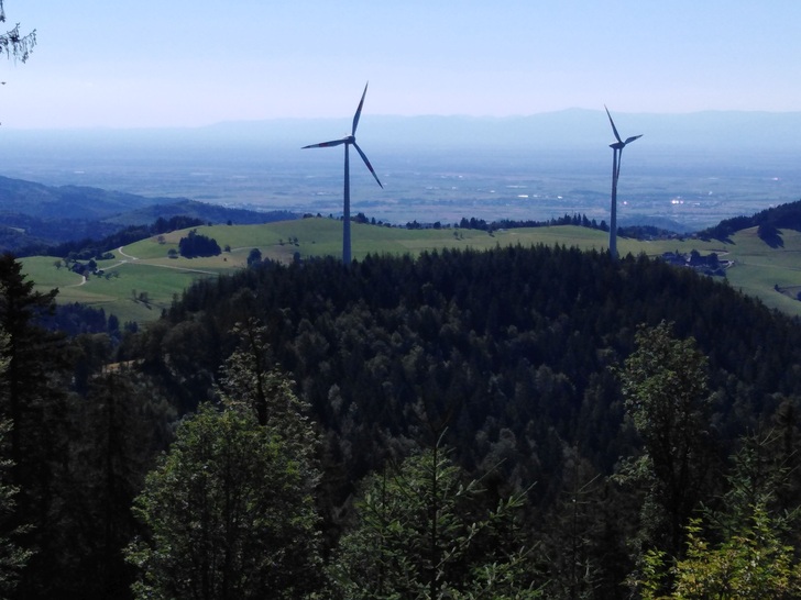 Windturbinen im Schwarzwald bei Freiburg