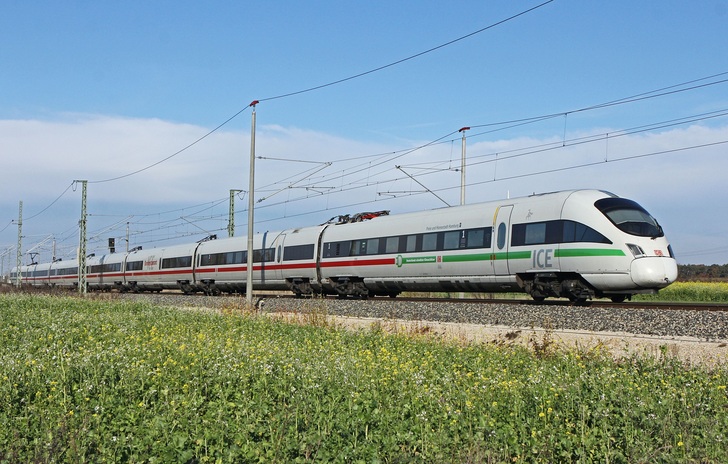 Vorwärts mit Grünstrom: Die Deutsche Bahn setzt auf grüne PPA.