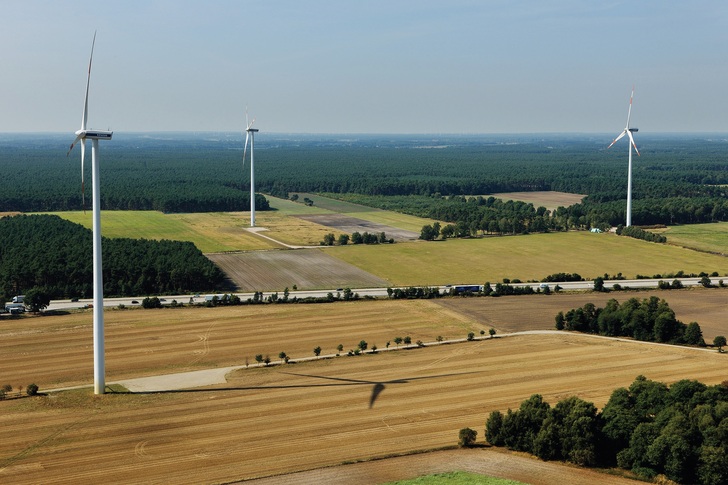 EnBW-Windpark Buchholz, Samtgemeinde Schwarmstedt in Niedersachsen, wurde zweimal erweitert auf insgesamt 24 Anlagen.