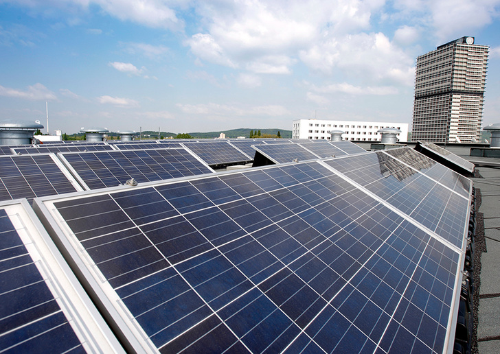 Auch die Anlage auf dem Dach den Conference Centers in Bonn muss im Marktstammdatenregister gemeldet sein. - © Solarworld