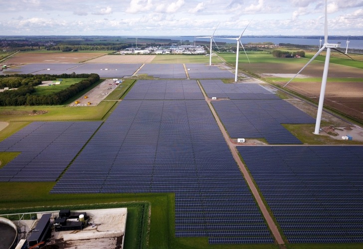 Die Fläche optimal nutzen – mit Windkraft und Solar.  - © BELECTRIC