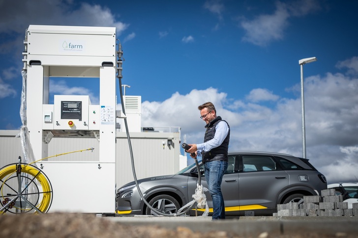 Das Projekte eFarm von GP Joule wurde von der GLS Bank finanziert. Hier eine Wasserstoff-Tankstelle als Teil des Projekts.