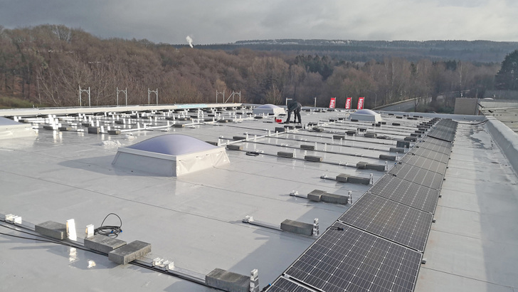 Ein Projekt, das WI Energy und Besotec gemeinsam realisiert haben: Die Dachanlage auf dem Möbelhaus Schuh in Morbach in Rheinland-Pfalz.