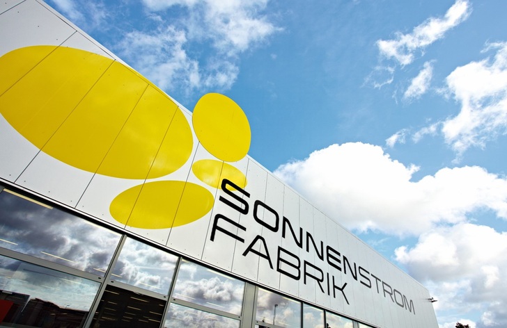 Gutes Wachstum trotz Corona zeigt die Sonnenstromfabrik in Wismar - © SONNENSTROMFABRIK