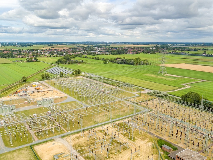 Wichtige Stromumspannstation Wilster für die Weiterleitung des Windstroms   - © TenneT