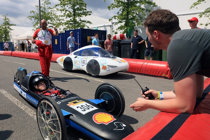 Wandel der Ölmultis: Shell-Eco-Marathon heißt dieses Energieeffizienz-Rennen, dessen Fahrzeuge sehr wenig Sprit verbrauchen.  - © Shell