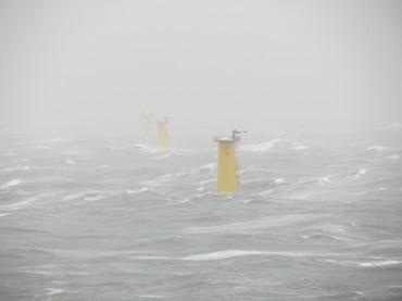 Dan-Tysk-Sturm | Windpark Dan Tysk im Bau – und im Orkan. Wie sehr können große Offshore-Windparks den Wind bremsen?