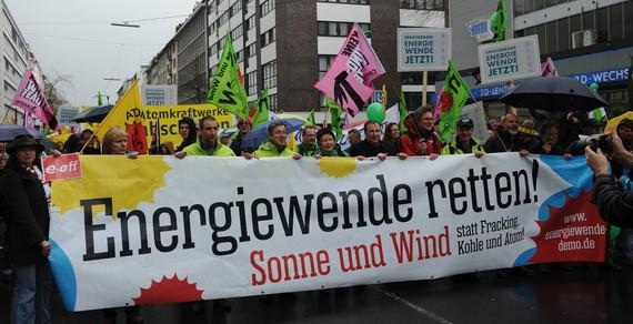 Marsch für grünen Strom | Wie hier in Düsseldorf gingen in sieben Großstädten Menschen für die Energiewende auf die Straße. - © Foto: Bundesverband Windenergie