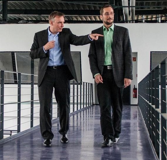 Solarexperte Volker Quaschning (rechts) und Younicos-CTO Clemens Triebel bei Younicos.