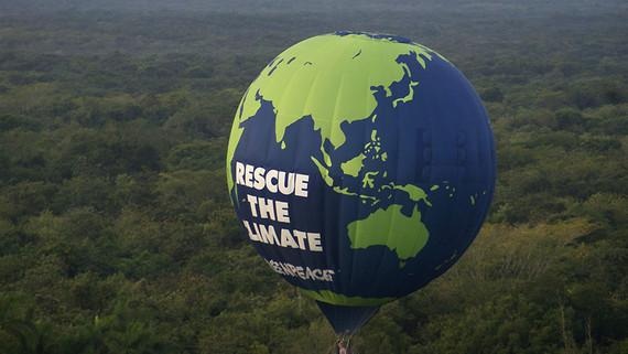 rescue the climate | Klima retten: Greenpeace-Aktion in Cancun.