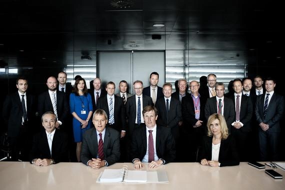 Vertragsunterzeichnung Burbo Bank Vestas-Dong | Gefeiert wie ein Staatsakt: Vertragsunterzeichnung zwischen den dänischen Unternehmen Dong Energy und Vestas zur Turbinenlieferung für die Erweiterung des britischen Windparks Burbo Bank. Termin war am 19.08..