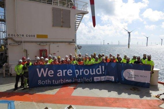 80. Windturbine in Global Tech 1 installiert | Mission Accomplished, Mission erfüllt: Das Investoren-Konsortium des Nordsee-Windparks Global Tech 1 verbildlicht die Errichtung der 80. Offshore-Areva-Windturbine. Areva hat mit diesem und den Windparks Trianel Borkum sowie Alpha Ventus 630 Meagwatt installiert.