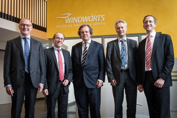 MVV übernimmt Windwärts | Neues Team (v.l.n.r.): Werner Dub, Technikvorstand der MVV Energie AG, Udo Bekker, Personalvorstand der MVV Energie AG, Prof. Dr. Volker Römermann, Insolvenzverwalter, Lothar Schulze, Geschäftsführer der Windwärts Energie GmbH, Björn Wenzlaff, Geschäftsführer der MVV Windenergie GmbH und zukünftiger Geschäftsführer der Windwärts Energie GmbH.