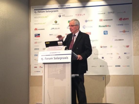 Klaus Töpfer auf dem 15. Forum Solarpraxis.