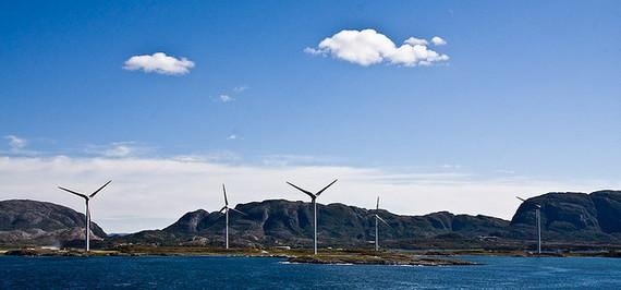 Norwegen Windkraft | Norwegen: Windkraft, abgesehen von einer 2,3-MW-Testanlage, bisher ausschließlich an Land. Künftig soll sie auch ins Meer, zwei schwimmende Offshore-Demonstrationswindparks sollen den Anfang machen. Im Herbst 2018 will Oslo die Areale für die beiden Pilot-Projekte ausweisen.