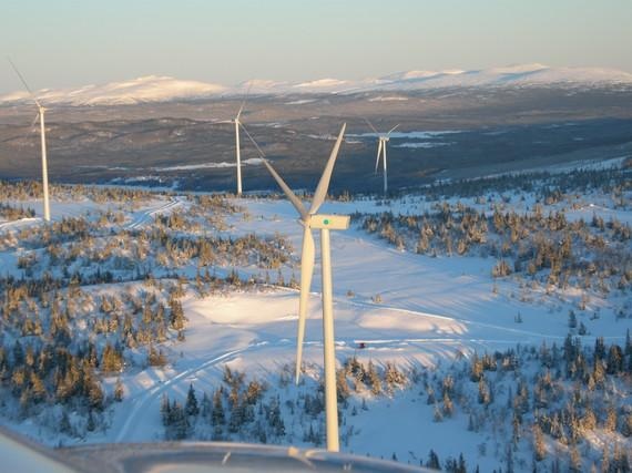 Winterwindparklandschaft | Windpark des schwedischen Projektentwicklers O2. Aktuell sind in Schweden knapp 5,5 Gigawatt installiert. - © Foto: Jocke Lagercrantz Winterwindparklandschaft | Windpark des schwedischen Projektentwicklers O2. Aktuell sind in Schweden knapp 5,5 Gigawatt installiert.