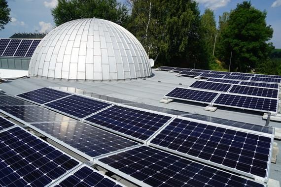 Solaranlage auf einem Planetarium