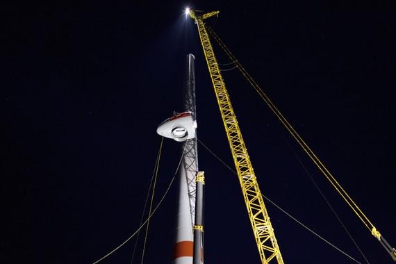 Nachtaufbau Windpark Coppenbrügge | Der BWE rechnet auch weiterhin mit einem starken Zubau von Windleistung. Die Windwärts Energie GmbH ließ ihrenWindpark in Coppenbrügge auch nachts aufbauen, weil es tagsüber zu windig war.