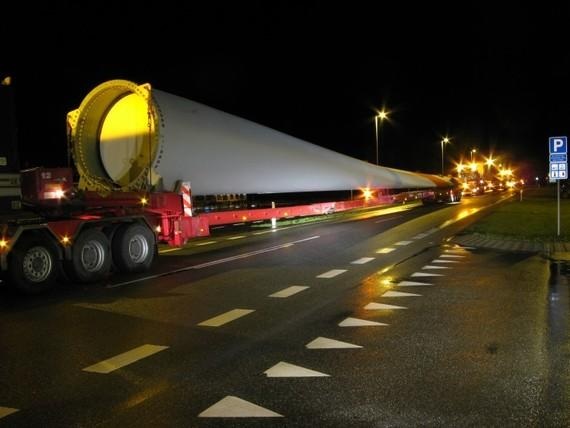 Schwertransport | Der Bundesverband Windenergie fordert Erleichterungen für Schwerlasttransporte.