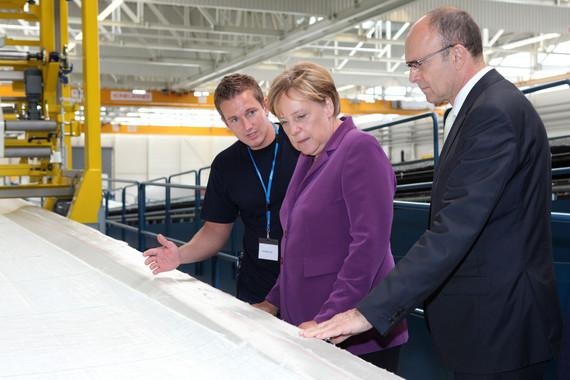 Nor11_Nordex-30-Jahre_serie (4) | Merkel war 2015 zum Jubiläum bei Nordex - die Produktion muss nun deutlich billiger werden.