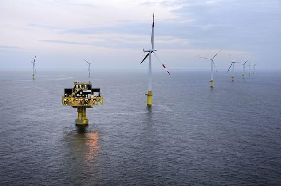 Baltic I mit Umspannwerk | Der Ostsee-Windpark Baltic I. Aus seiner Verbindung mit dem geplanten dänischen Park Kriegers Flak wird ein Interkonnektor zwischen Deutschland und Dänemark. - © Foto: 50Hertz Transmission GmbH