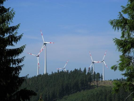 Windpark im Rothaargebirge | Neuer Rekord: Der Anteil der erneuerbaren Energien am deutschen Bruttostromverbrauch liegt 2015 voraussichtlich bei 33 Prozent.